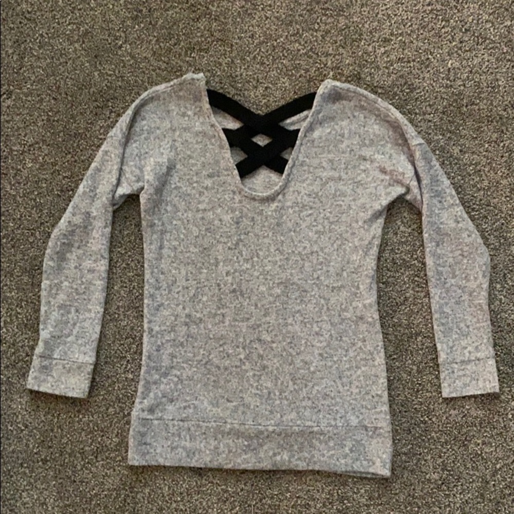 Cute grey thin sweater size Medium!